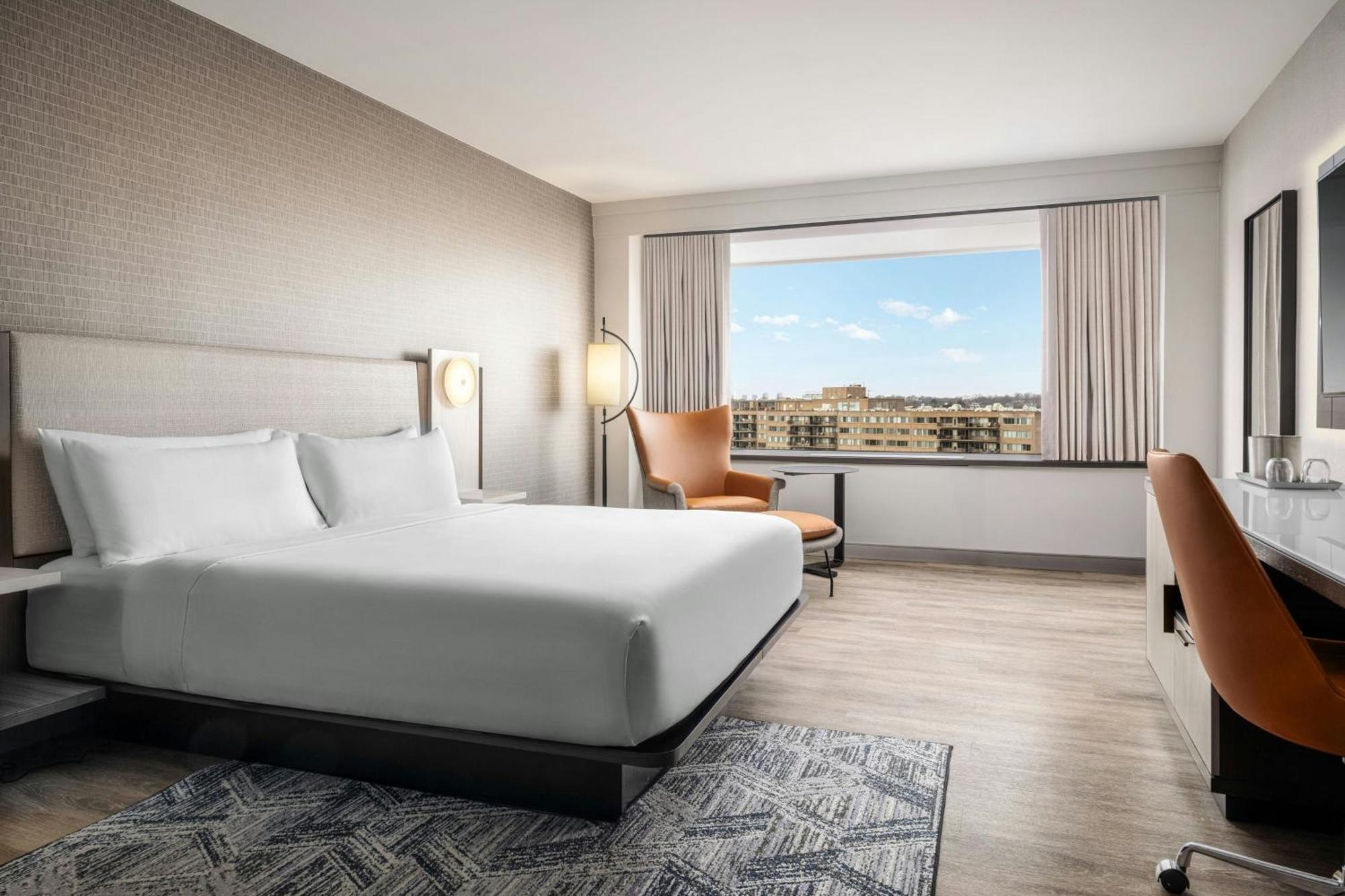 The National Landing Crystal Hotel 4*